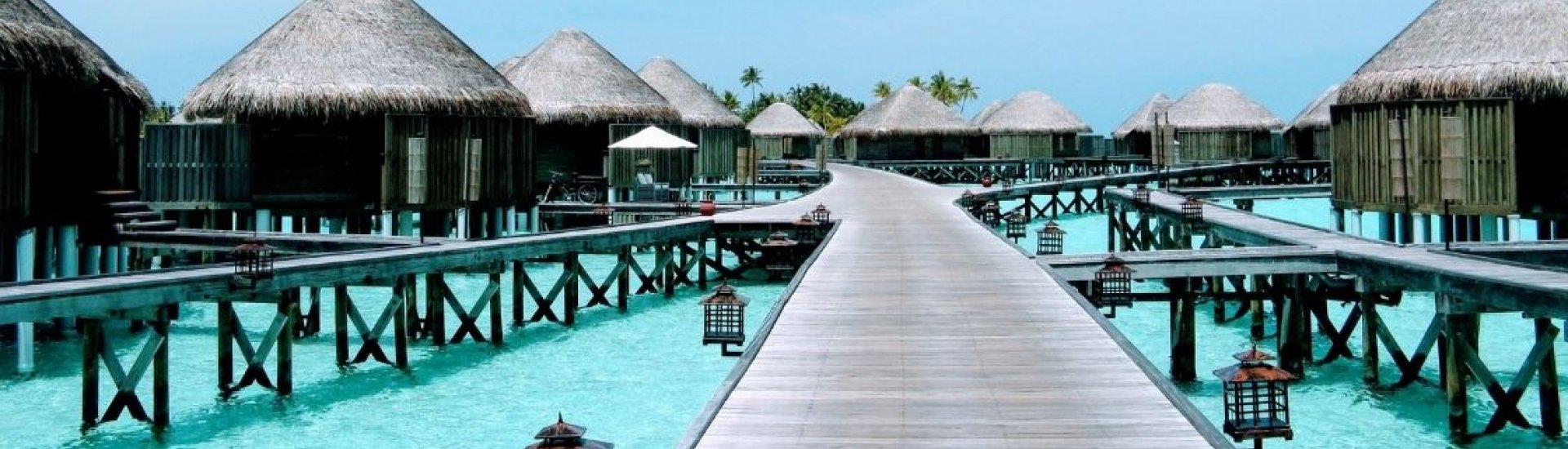 overwater bungalows of maldives 